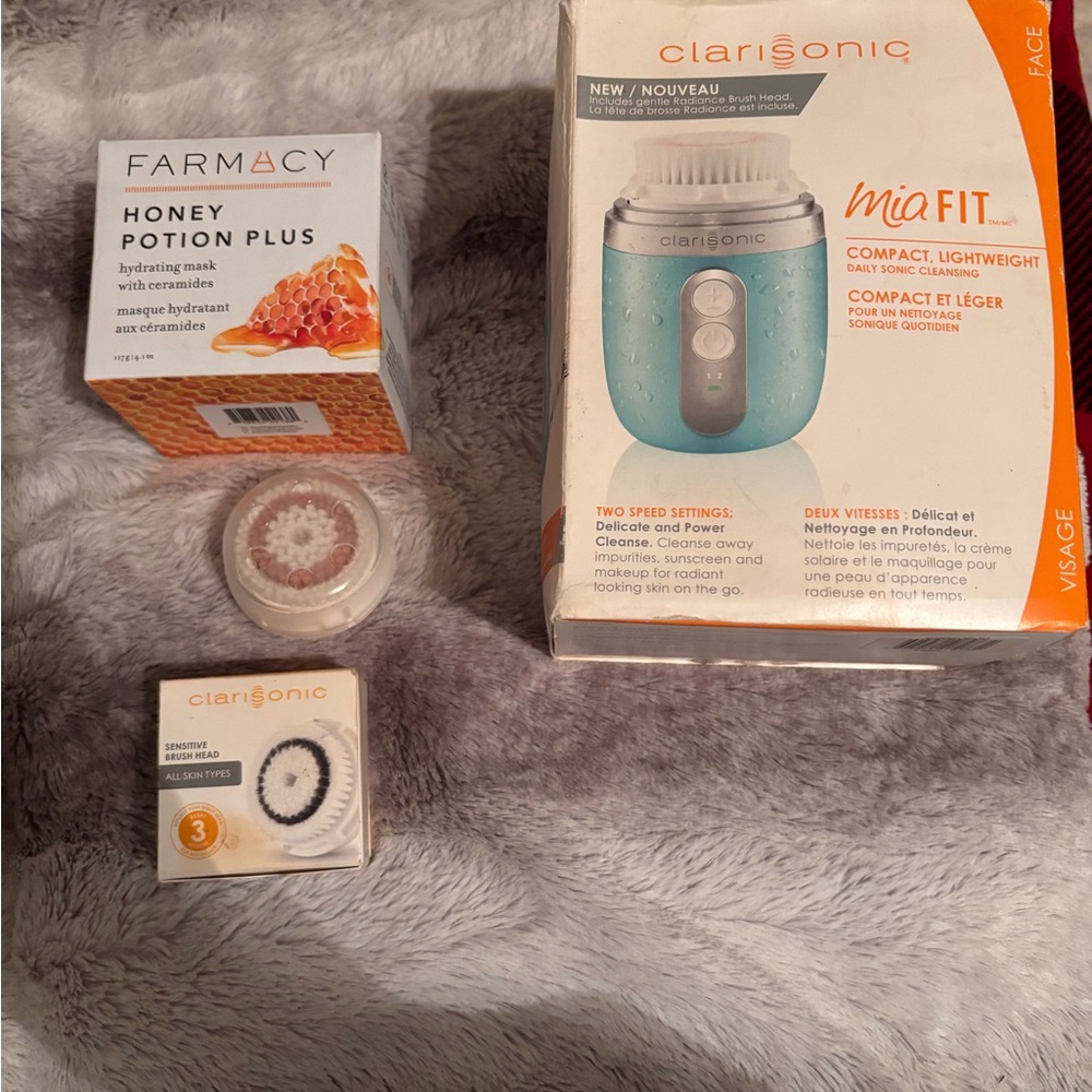 Clarisonic Mia Fit in Teal with Accessories